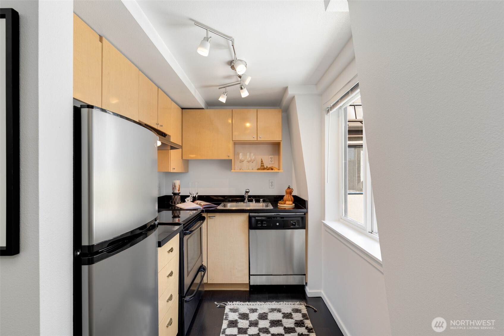 425 Vine St 721 Property Photo 11