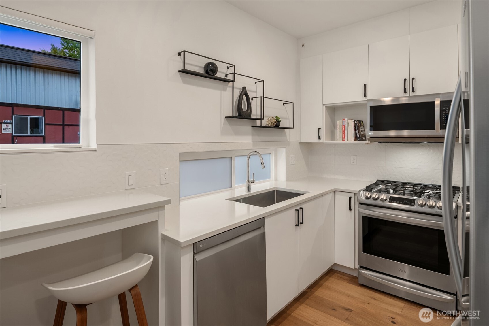 9553 Ashworth Avenue B Property Photo 8