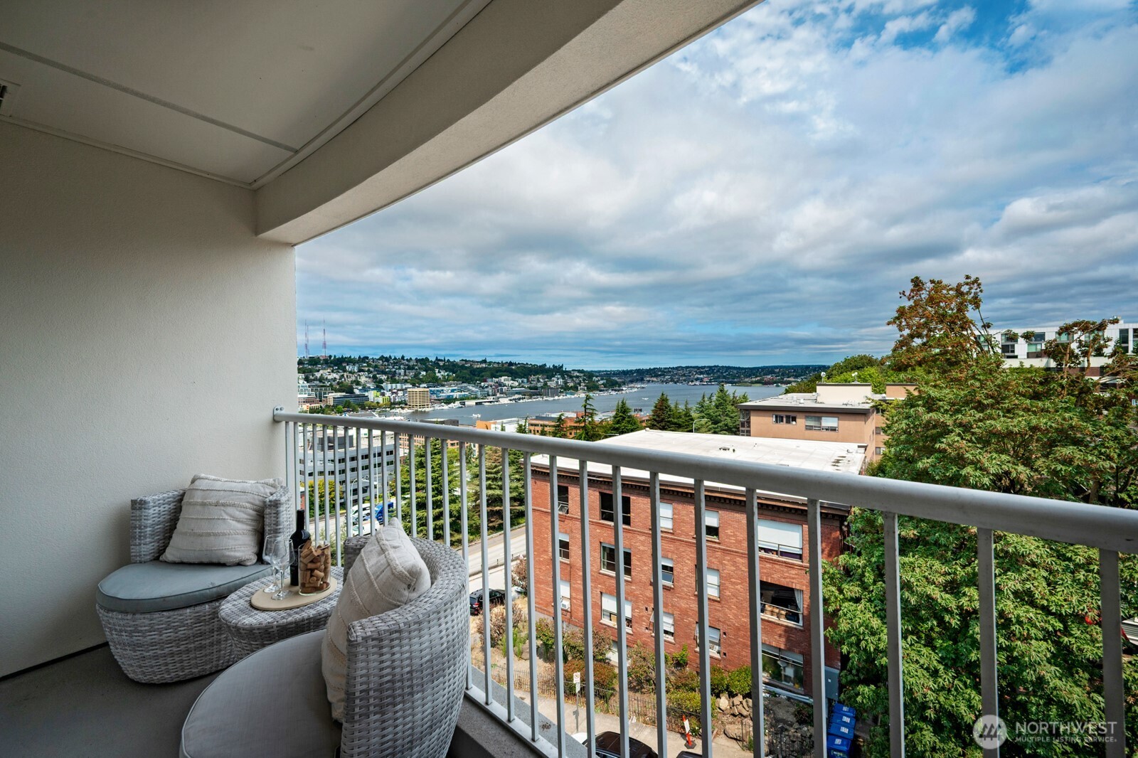 530 Melrose Avenue 605 Property Photo 1