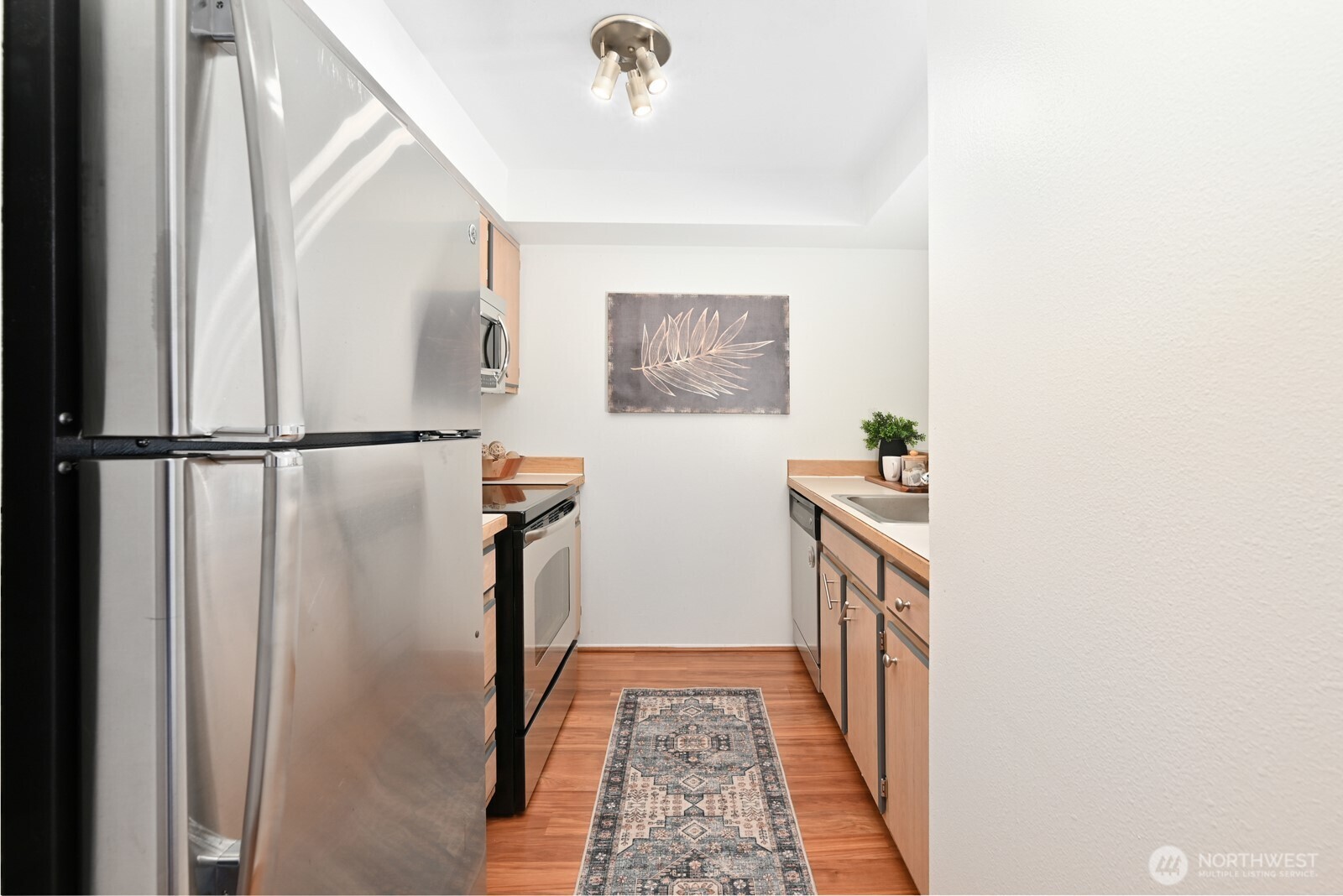 530 Melrose Avenue 605 Property Photo 7