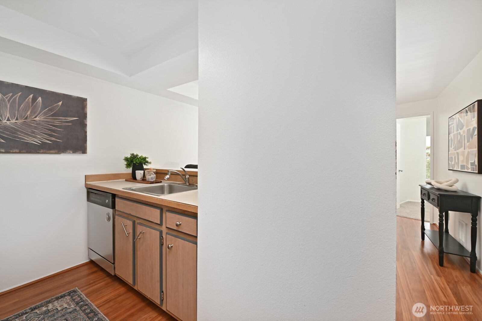 530 Melrose Avenue 605 Property Photo 8