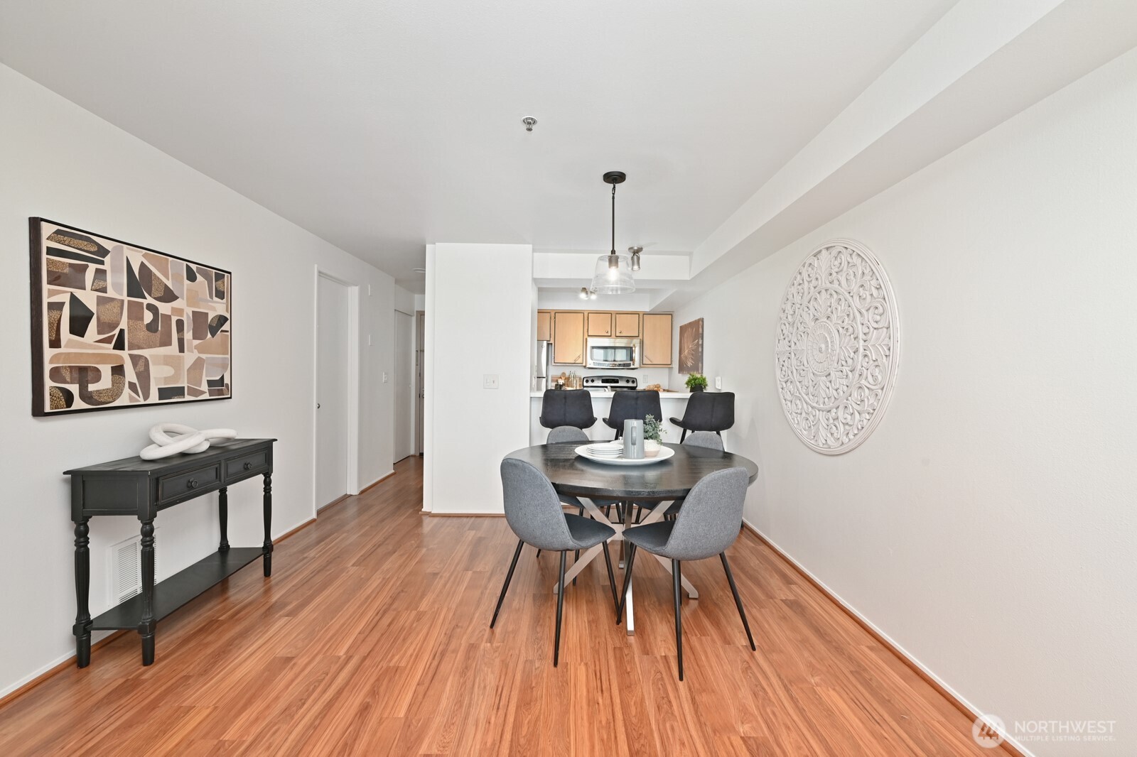 530 Melrose Avenue 605 Property Photo 10