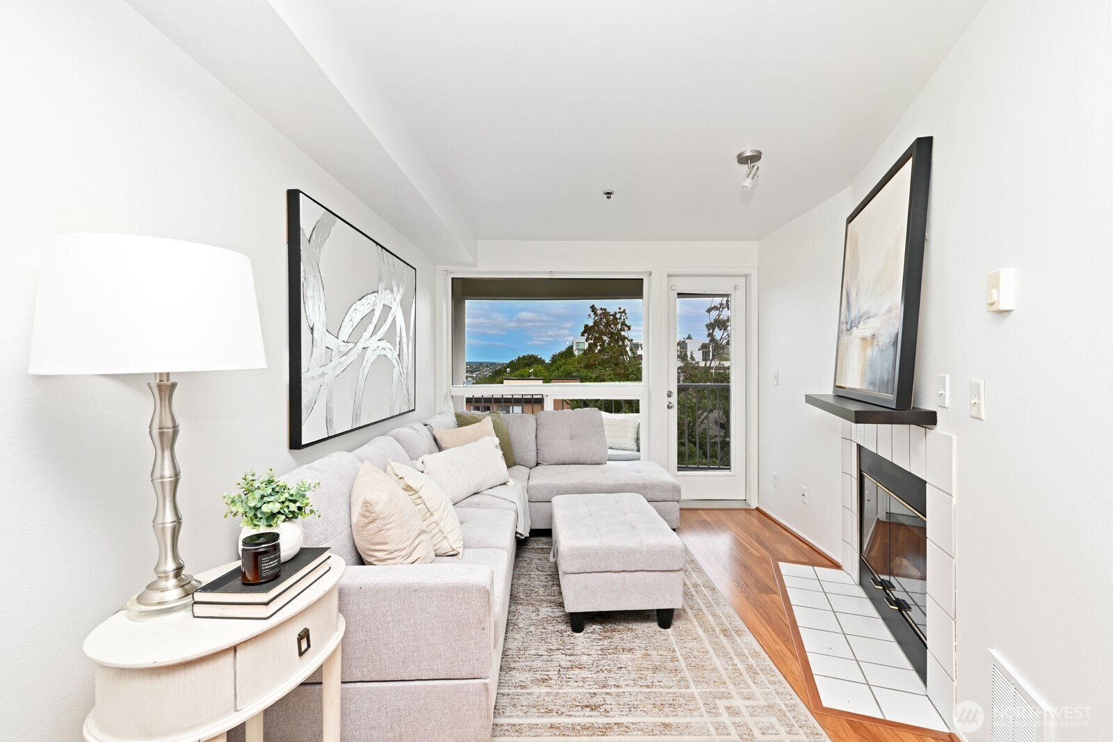530 Melrose Avenue 605 Property Photo 16