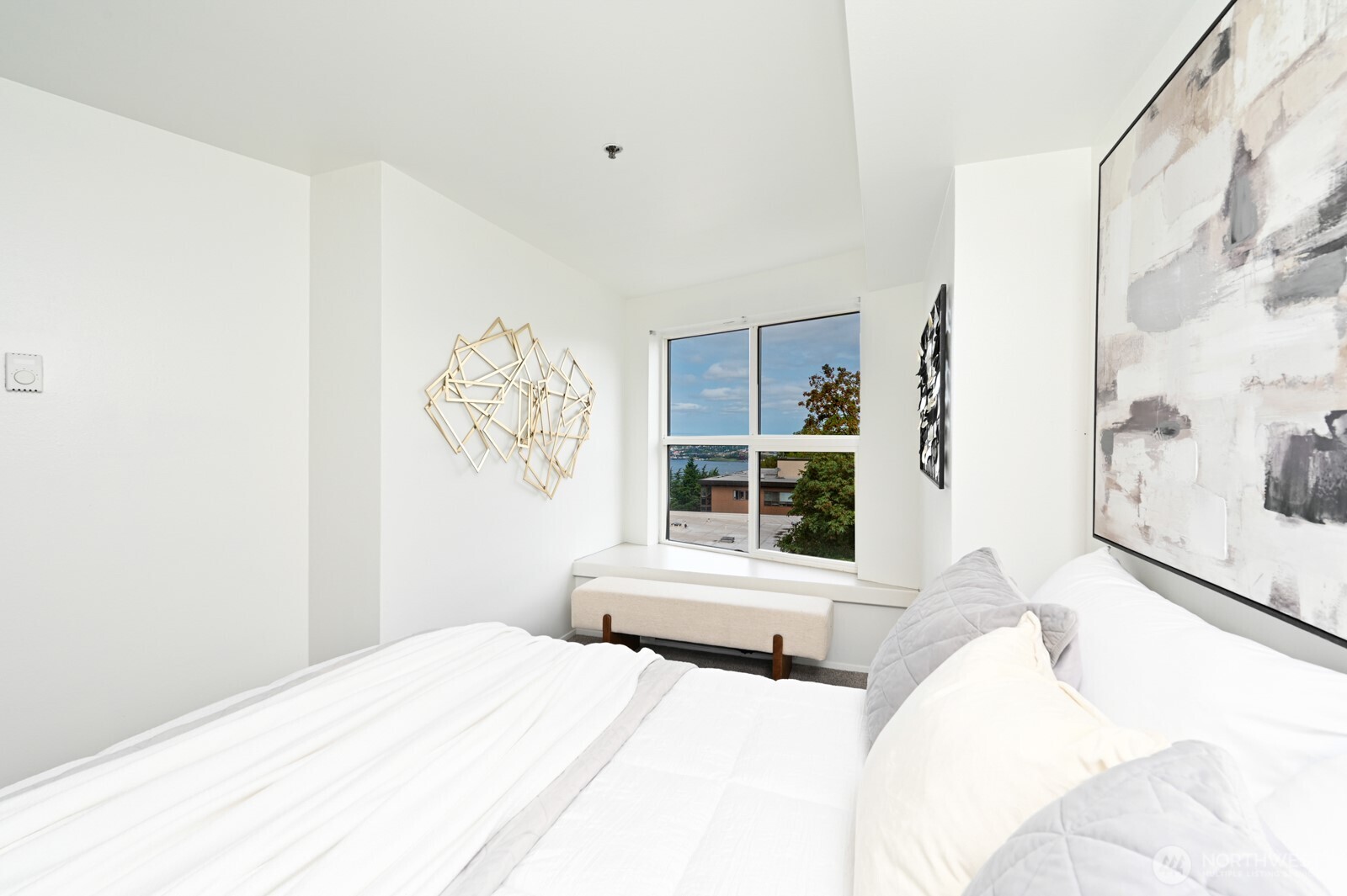 530 Melrose Avenue 605 Property Photo 18