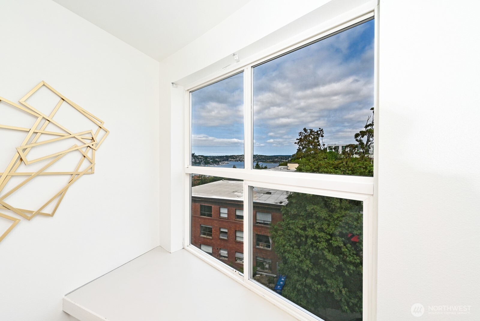 530 Melrose Avenue 605 Property Photo 20