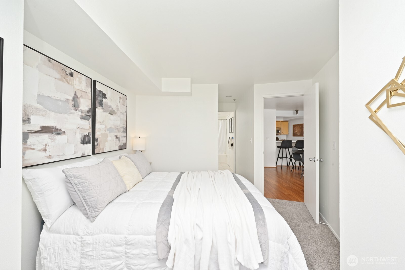 530 Melrose Avenue 605 Property Photo 21
