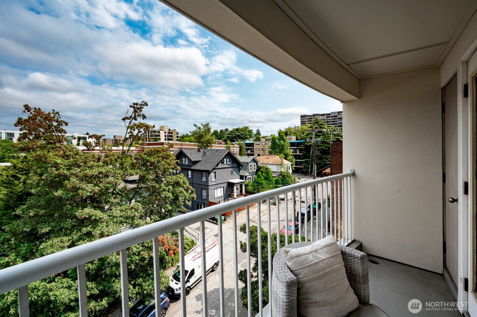530 Melrose Avenue 605 Property Photo 29