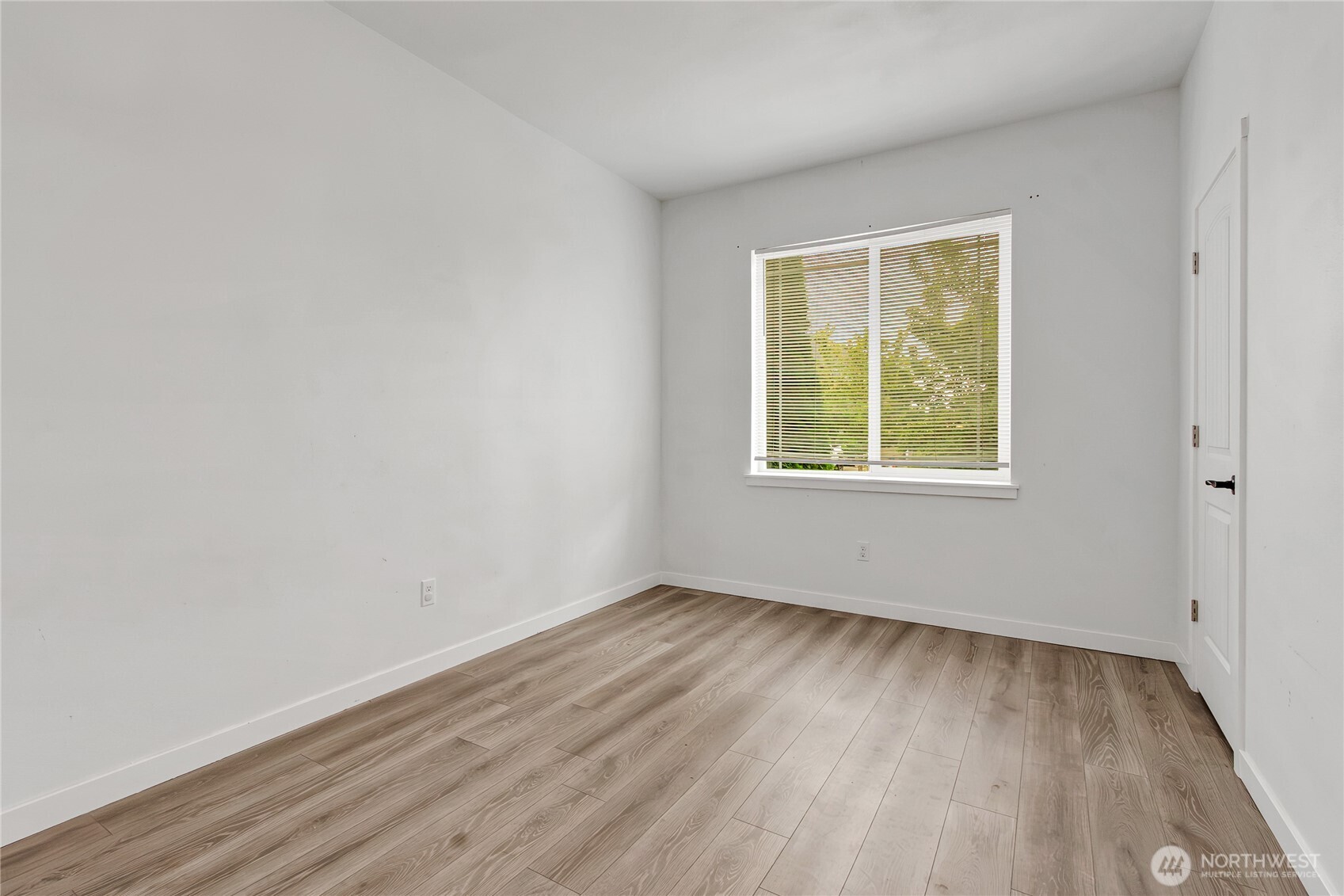 20231 40th Avenue Property Photo 9