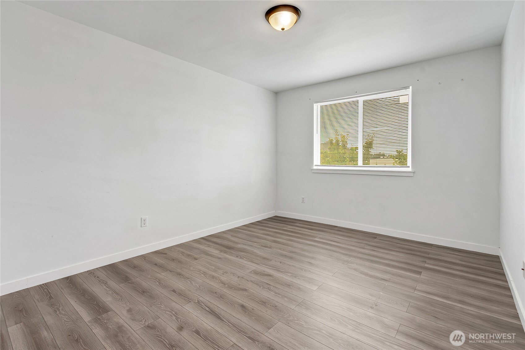 20231 40th Avenue Property Photo 13