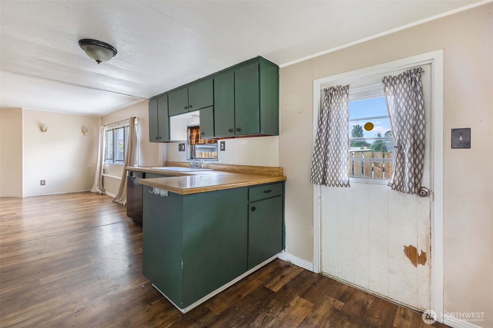 173 Division Avenue Property Photo 8
