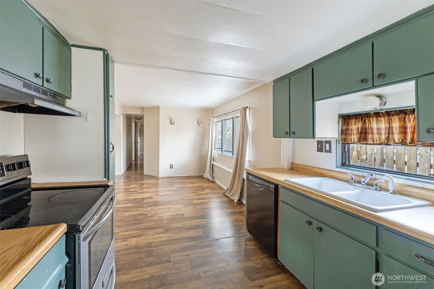 173 Division Avenue Property Photo 9