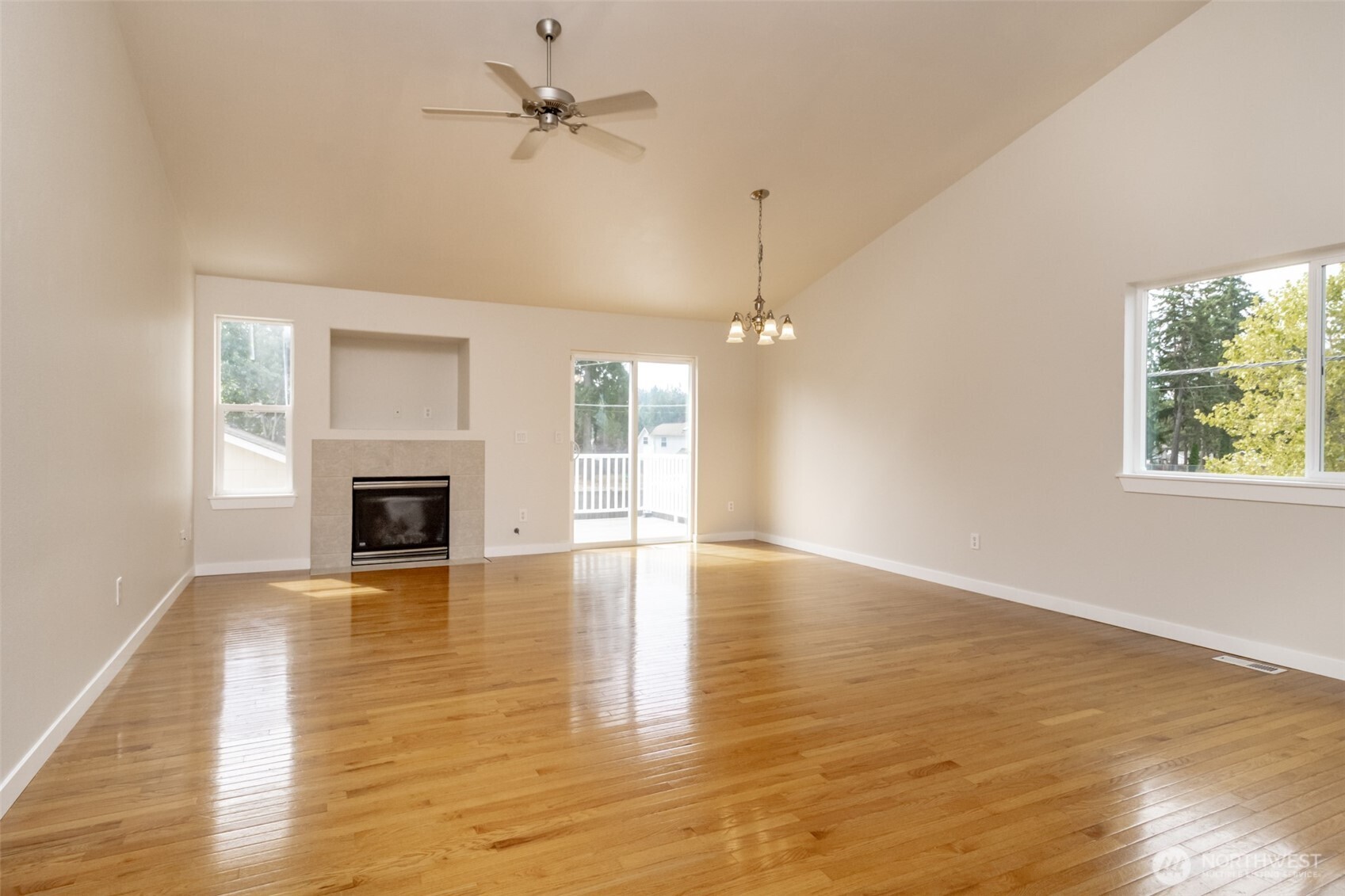 7804 207th Street Property Photo 4