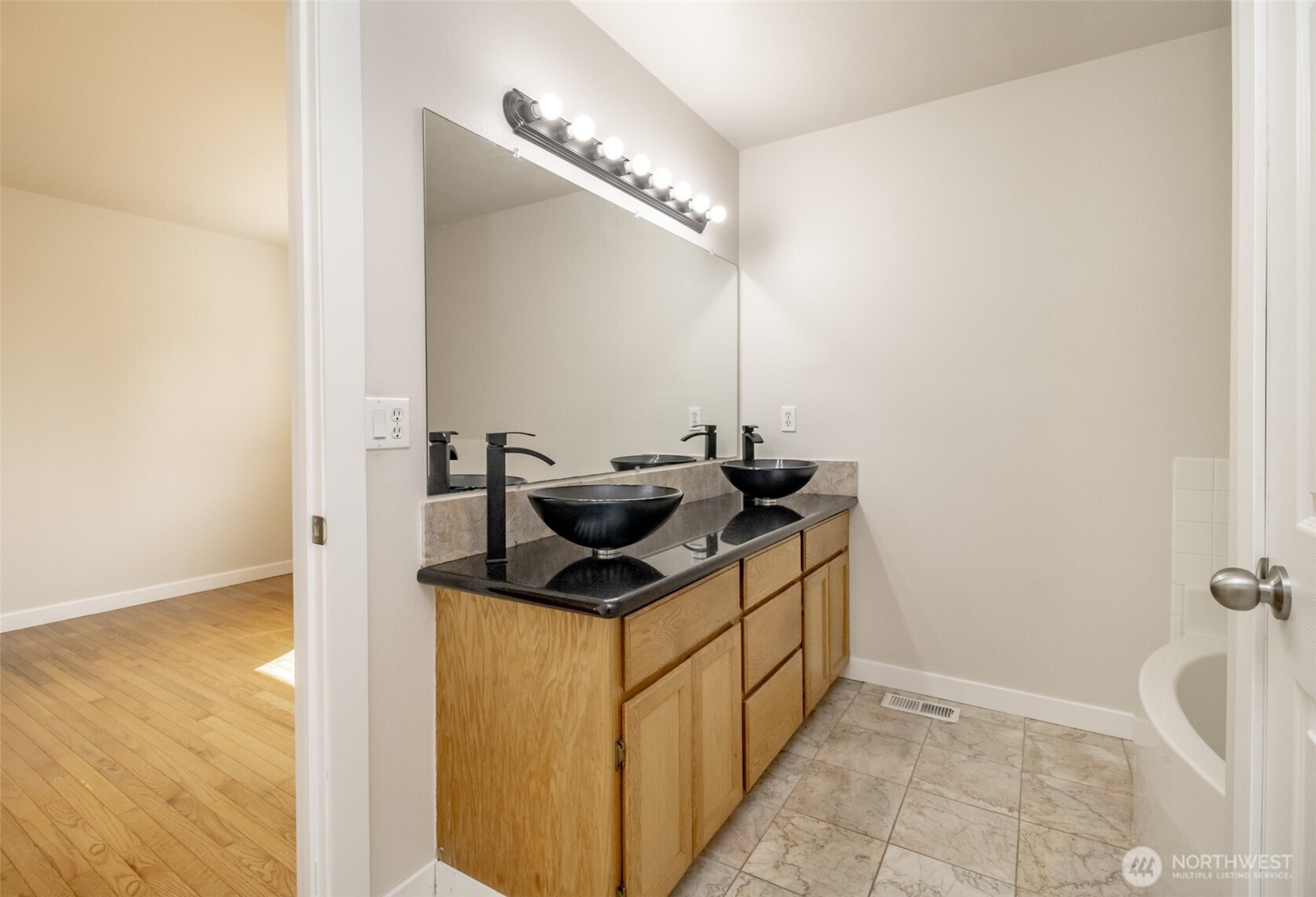 7804 207th Street Property Photo 15