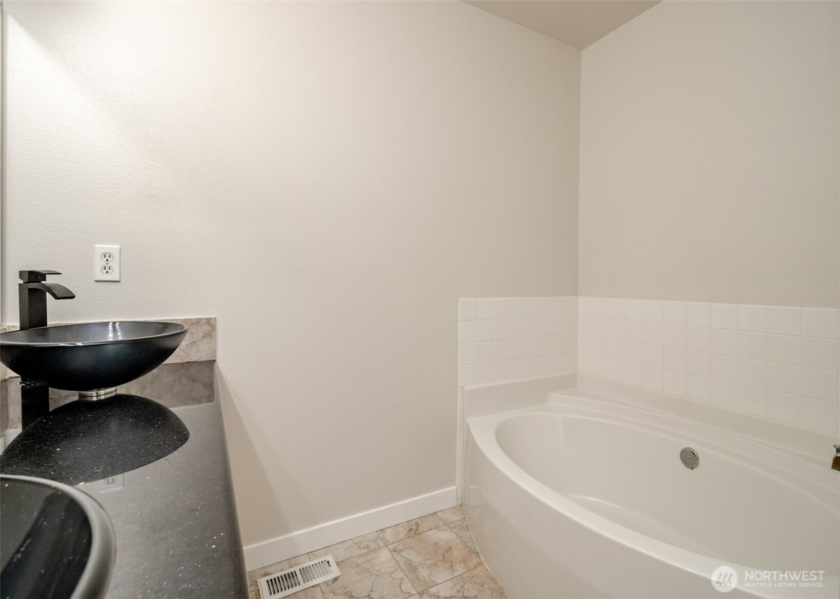 7804 207th Street Property Photo 16