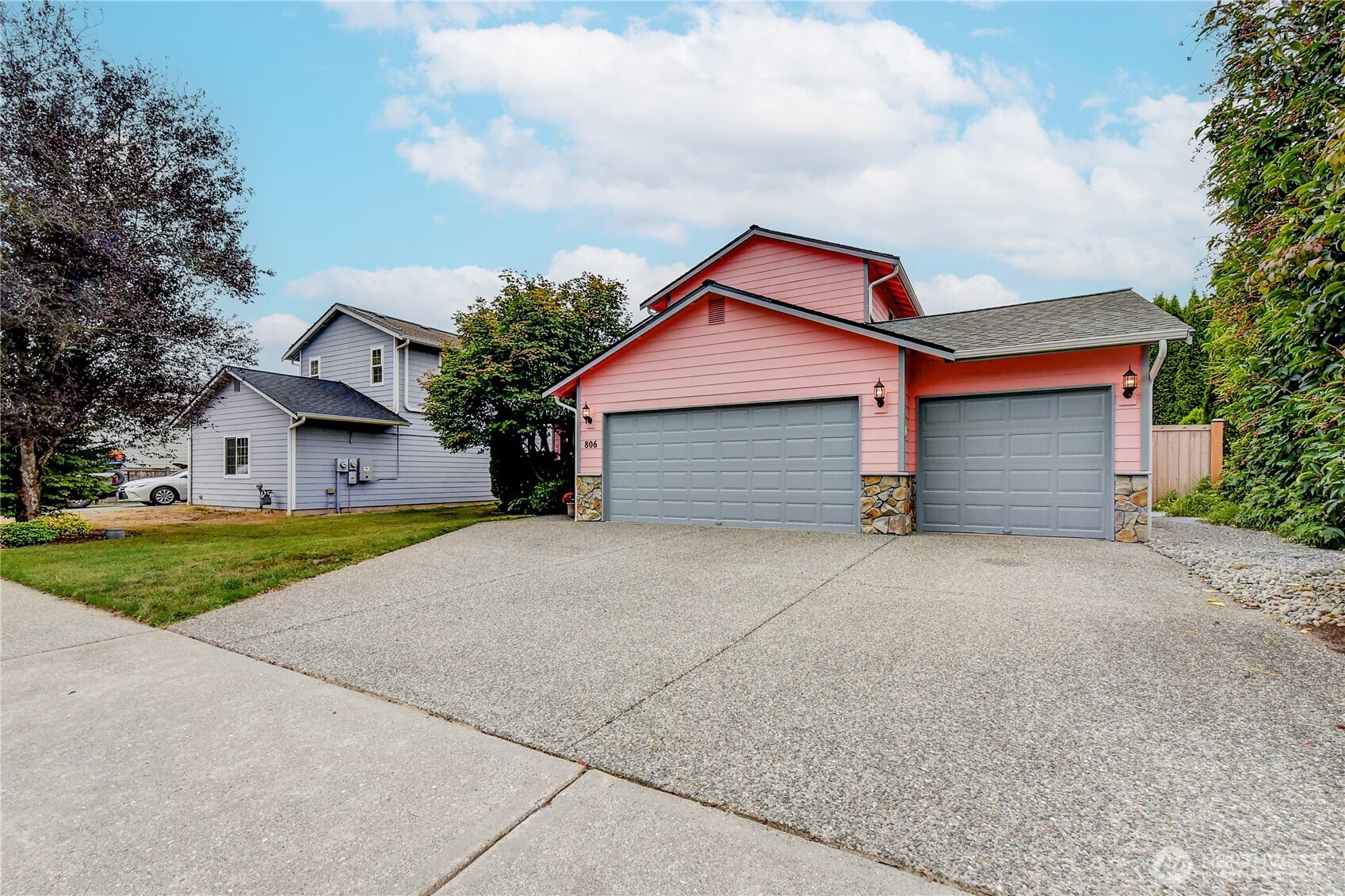 806 Darwins Way Property Photo 2