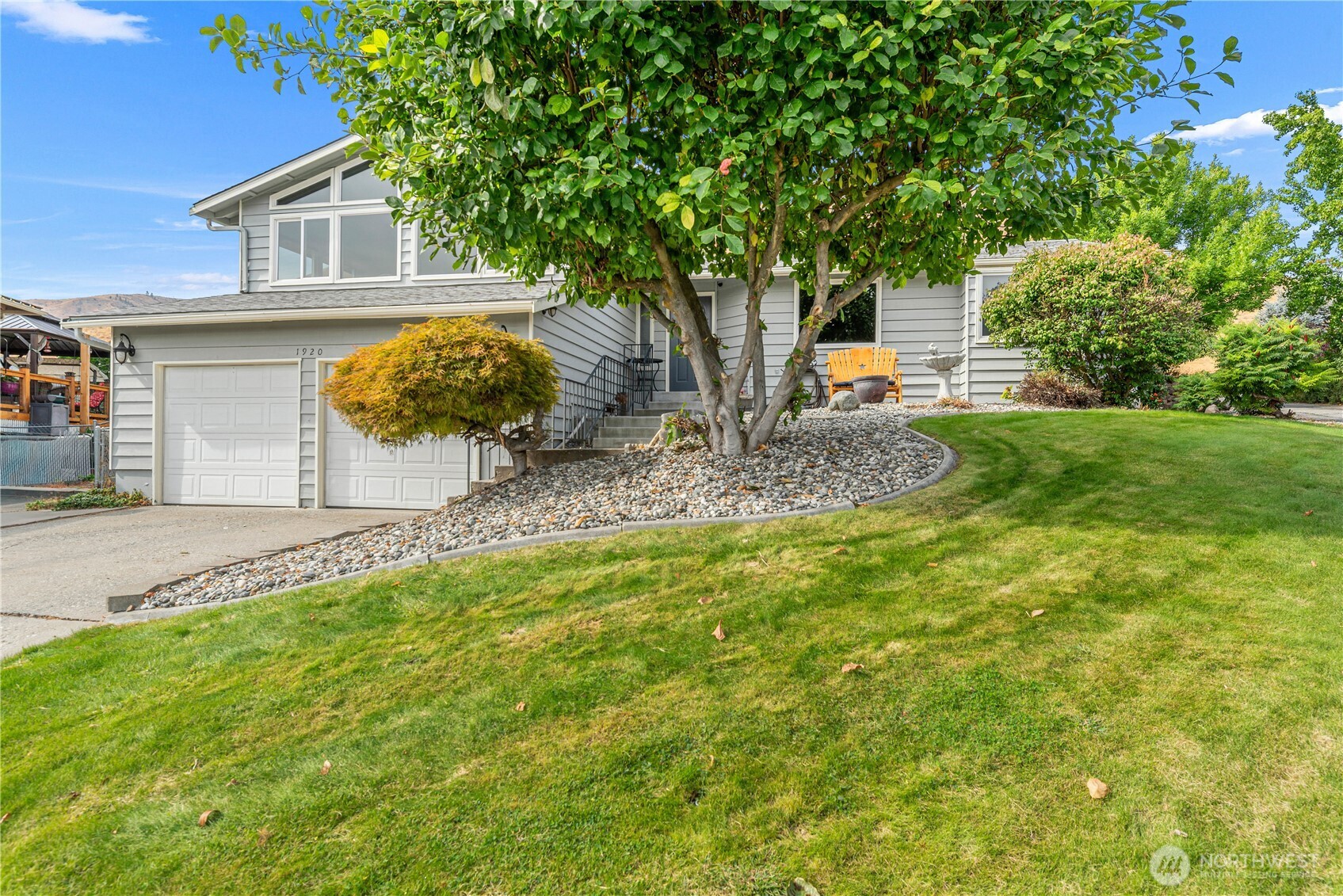 1920 Emerald Place Property Photo 5