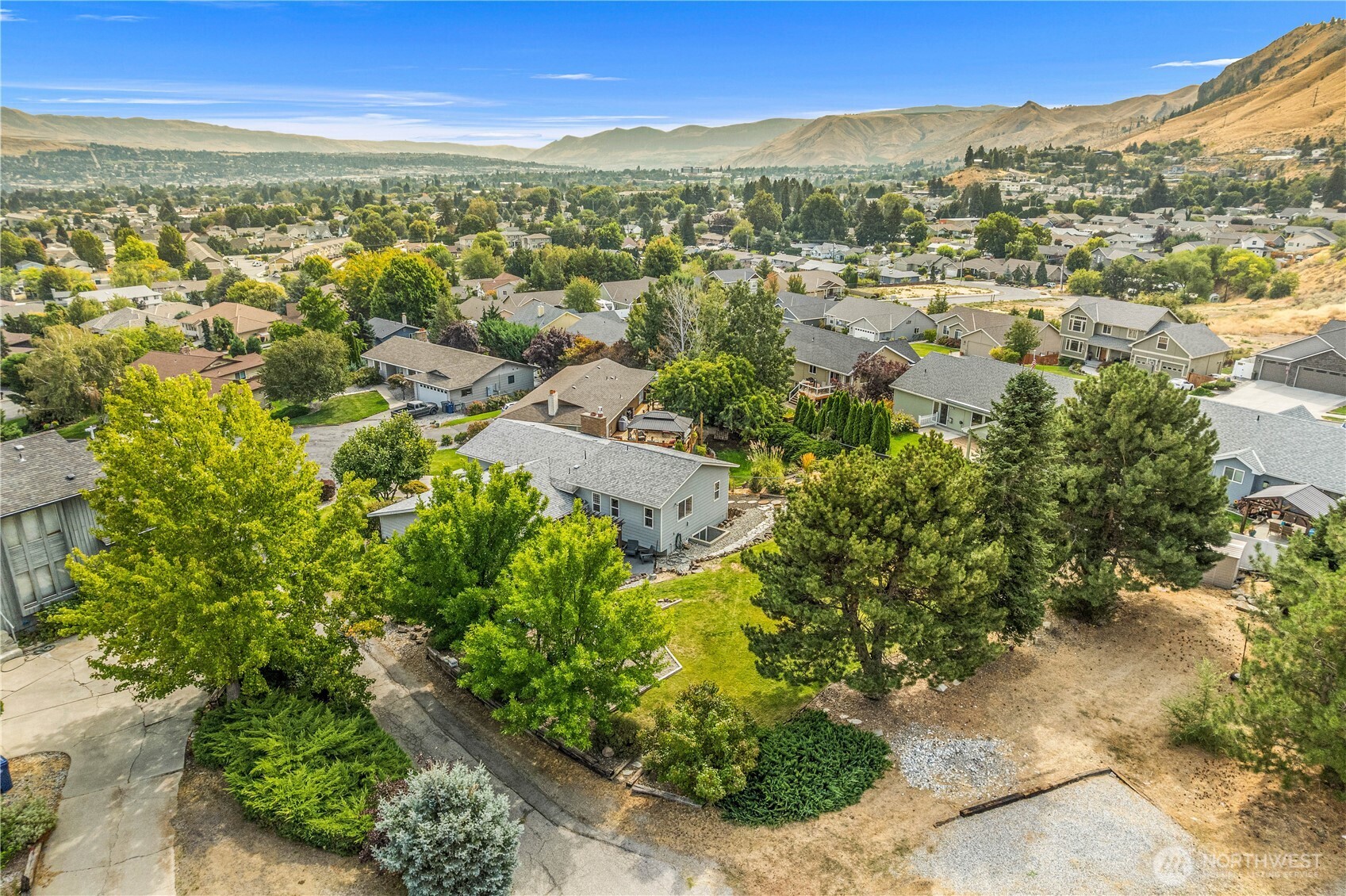 1920 Emerald Place Property Photo 32
