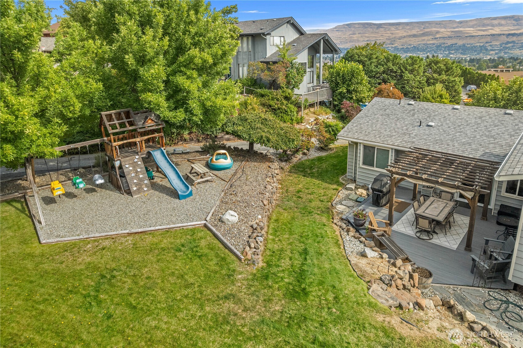 1920 Emerald Place Property Photo 33