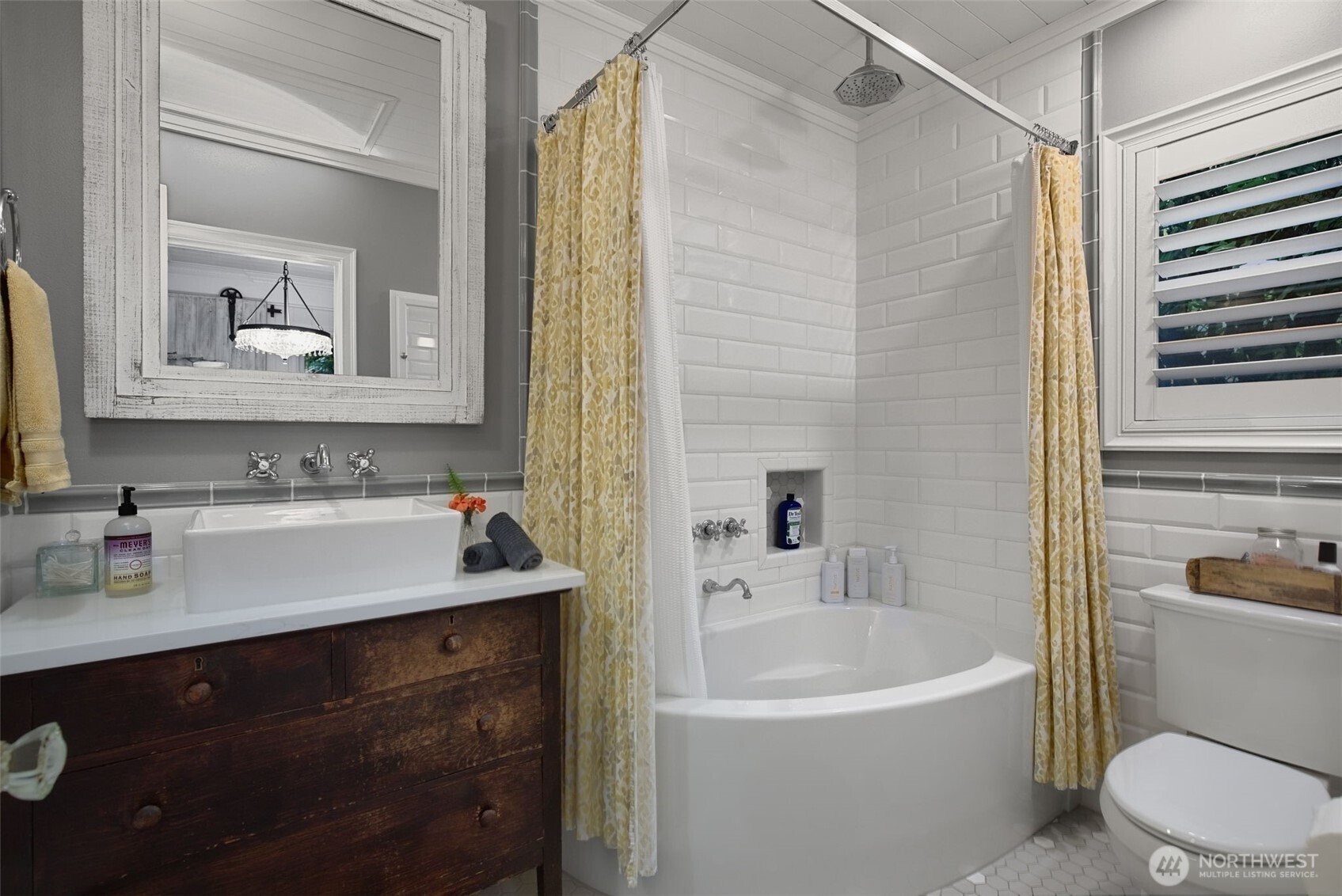 2775 Marine Drive Property Photo 9