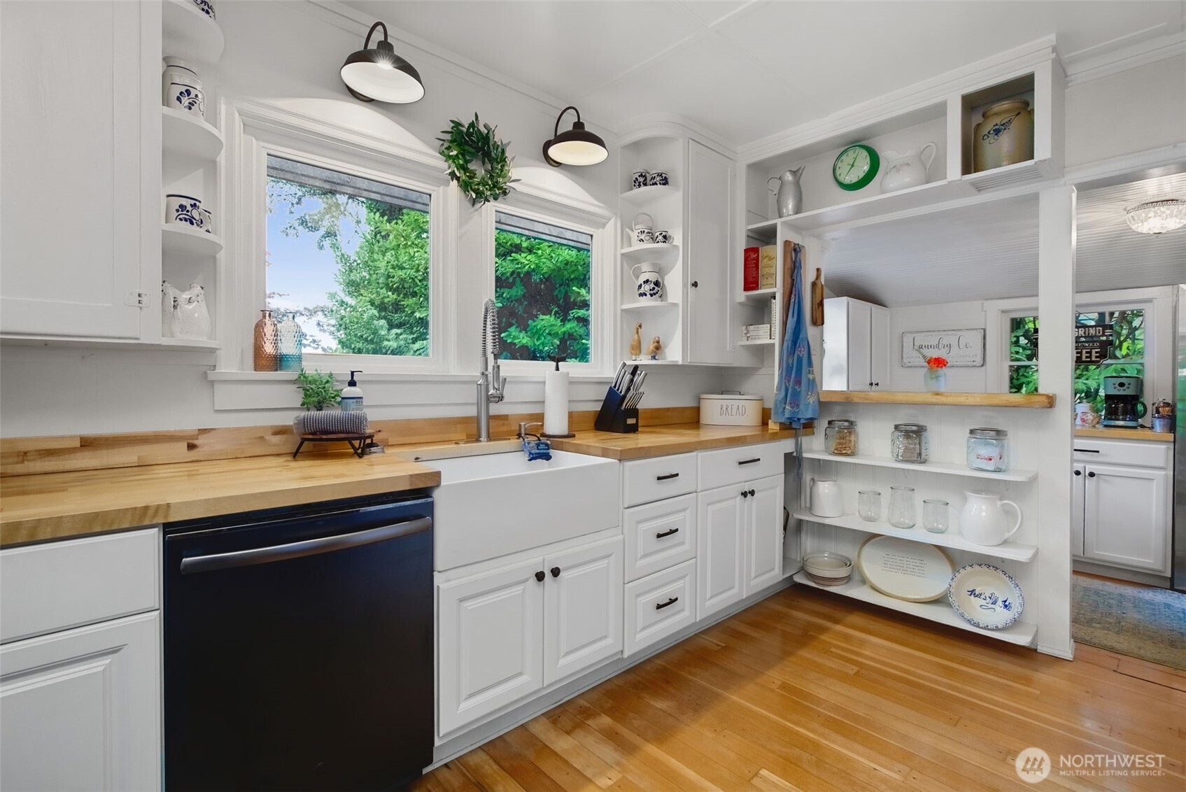 2775 Marine Drive Property Photo 10