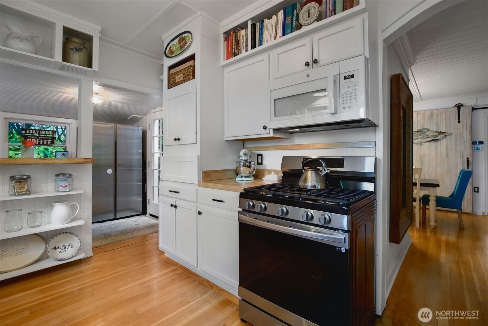 2775 Marine Drive Property Photo 11