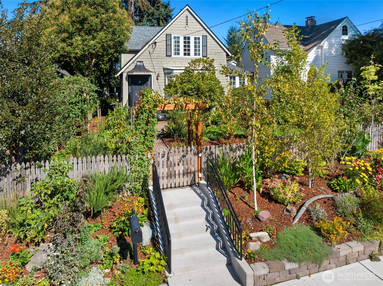 1912 Gregory Way Property Photo 2