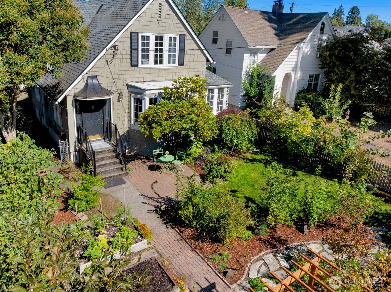 1912 Gregory Way Property Photo 4