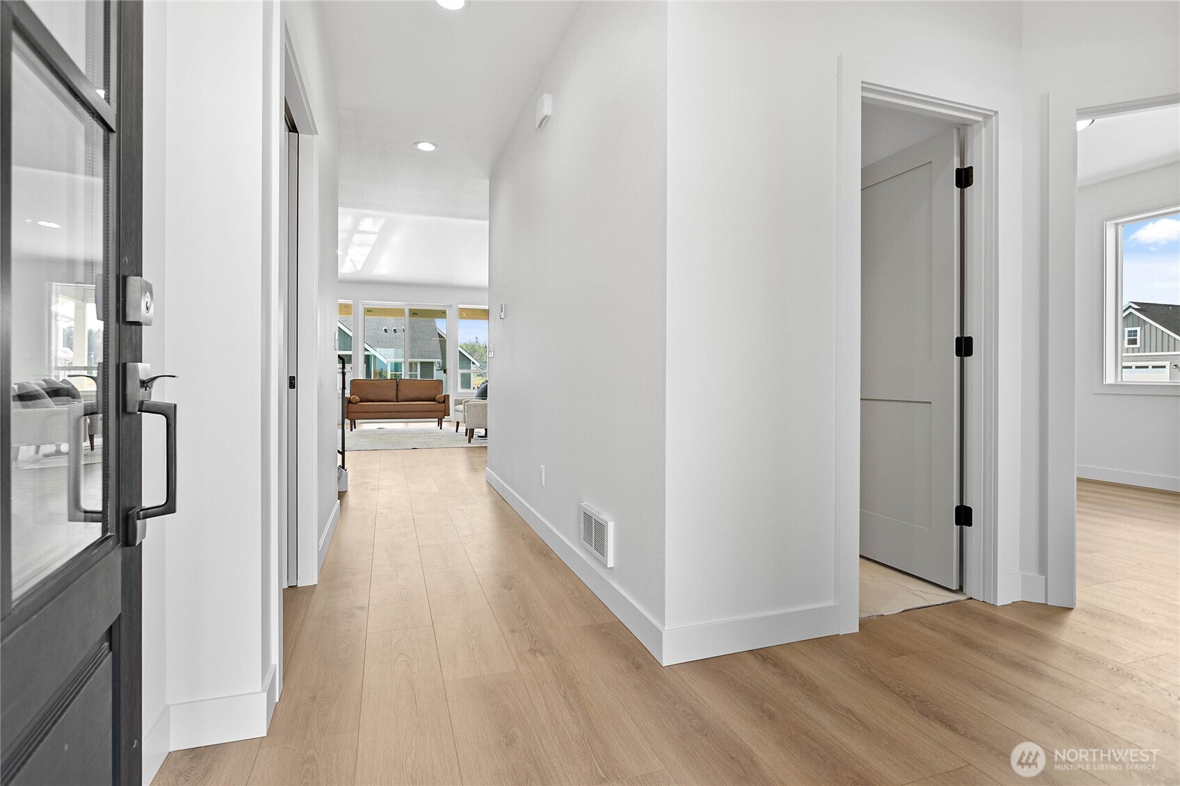 321 W 4th Street Property Photo 4