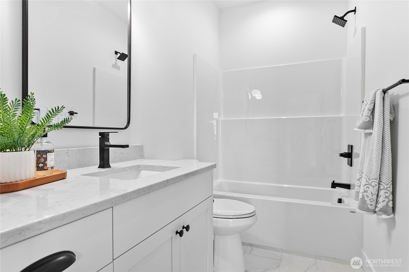 321 W 4th Street Property Photo 28