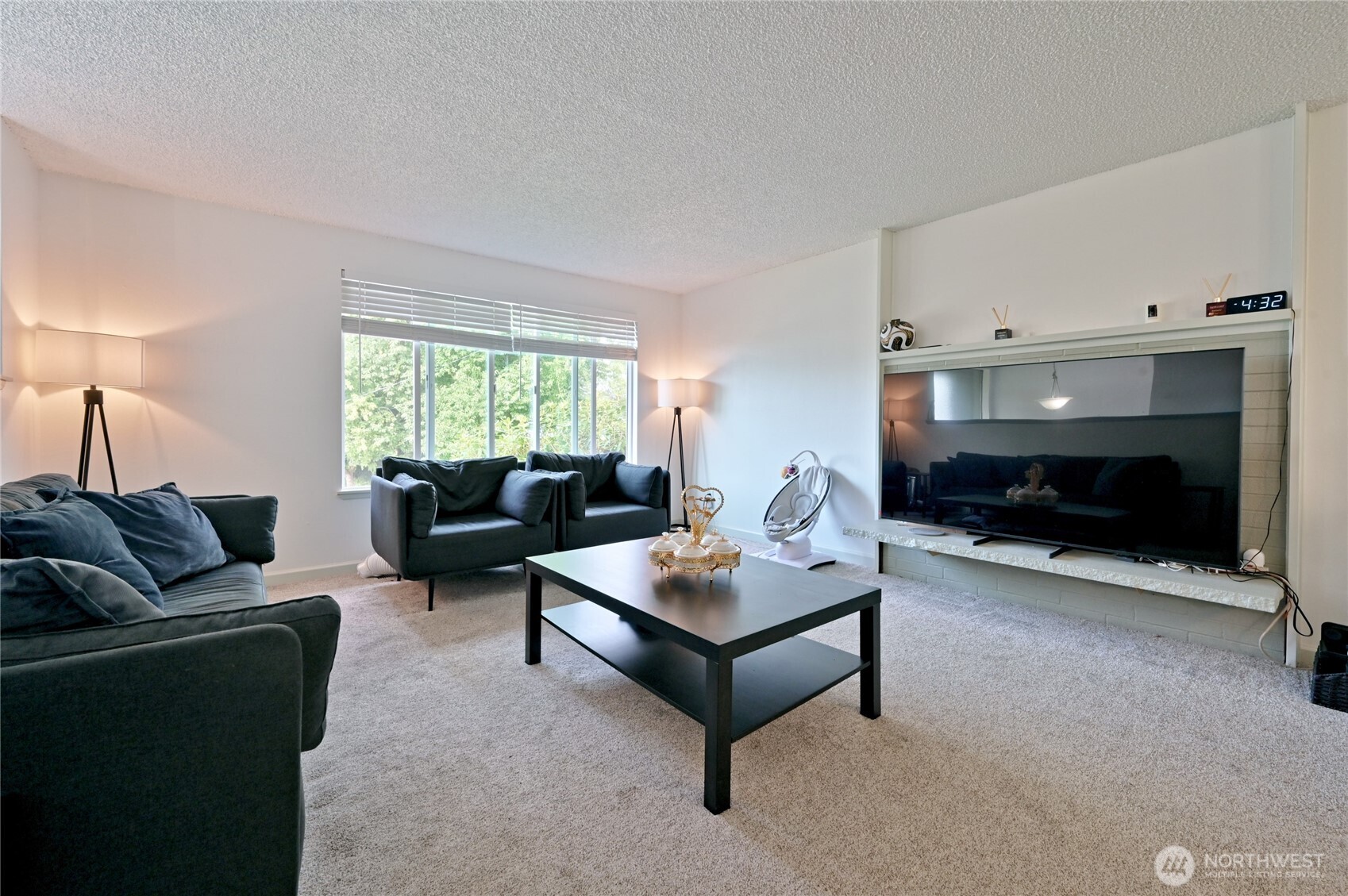 1012 E Laurel Street Property Photo 4
