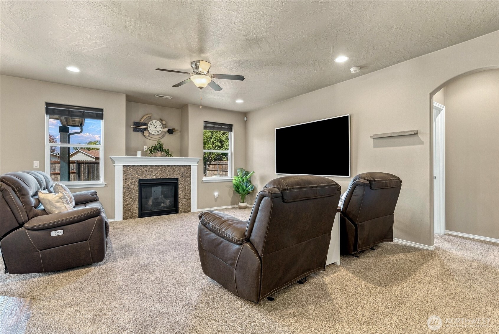 2220 Leonard Drive Property Photo 11
