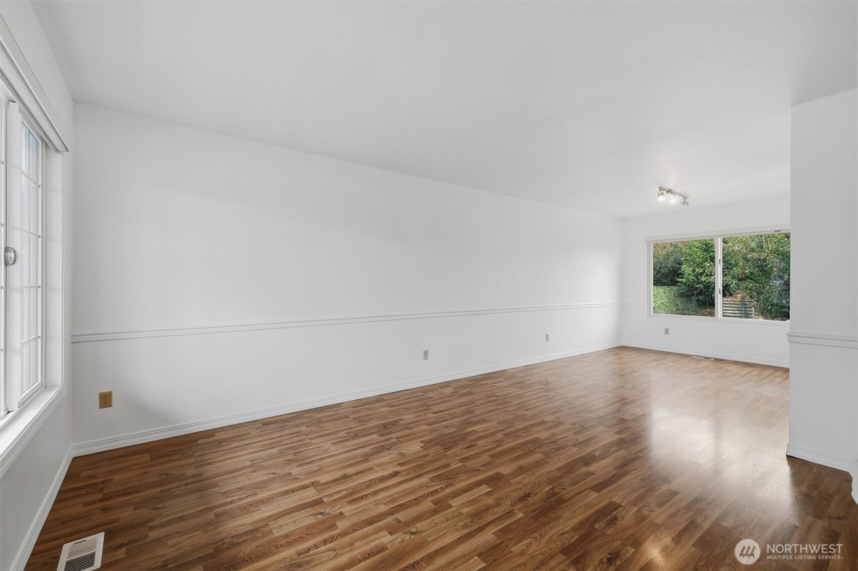 7618 68th Street Property Photo 4