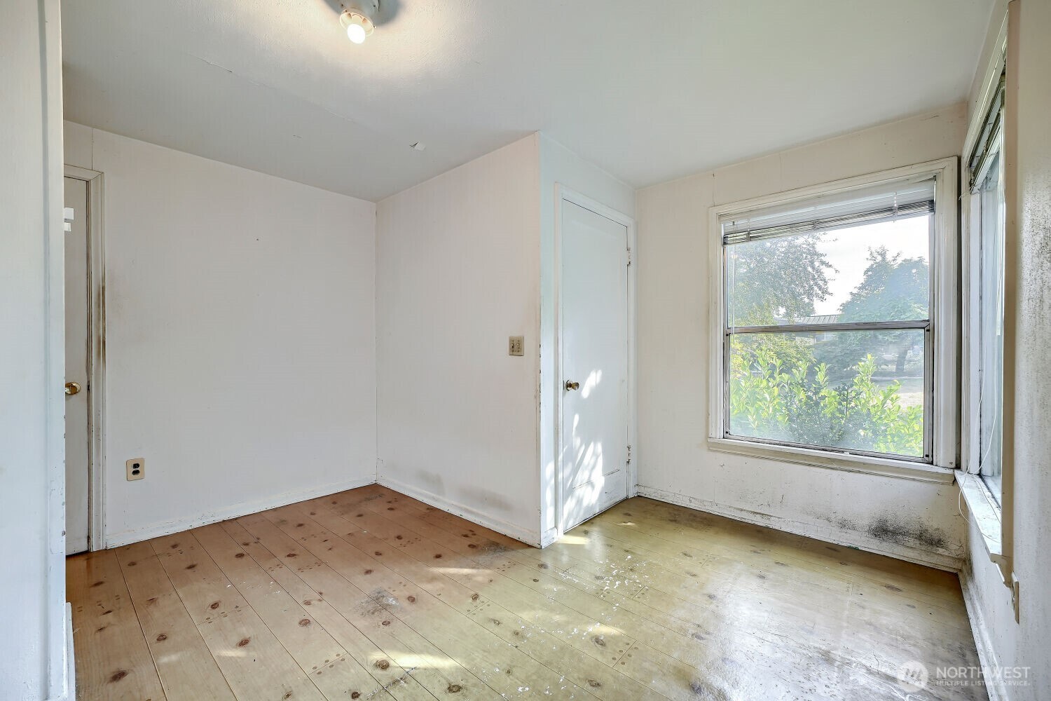 4329 S Webster Street Property Photo 5