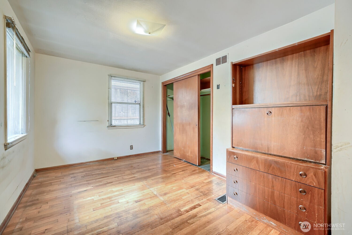 4329 S Webster Street Property Photo 6