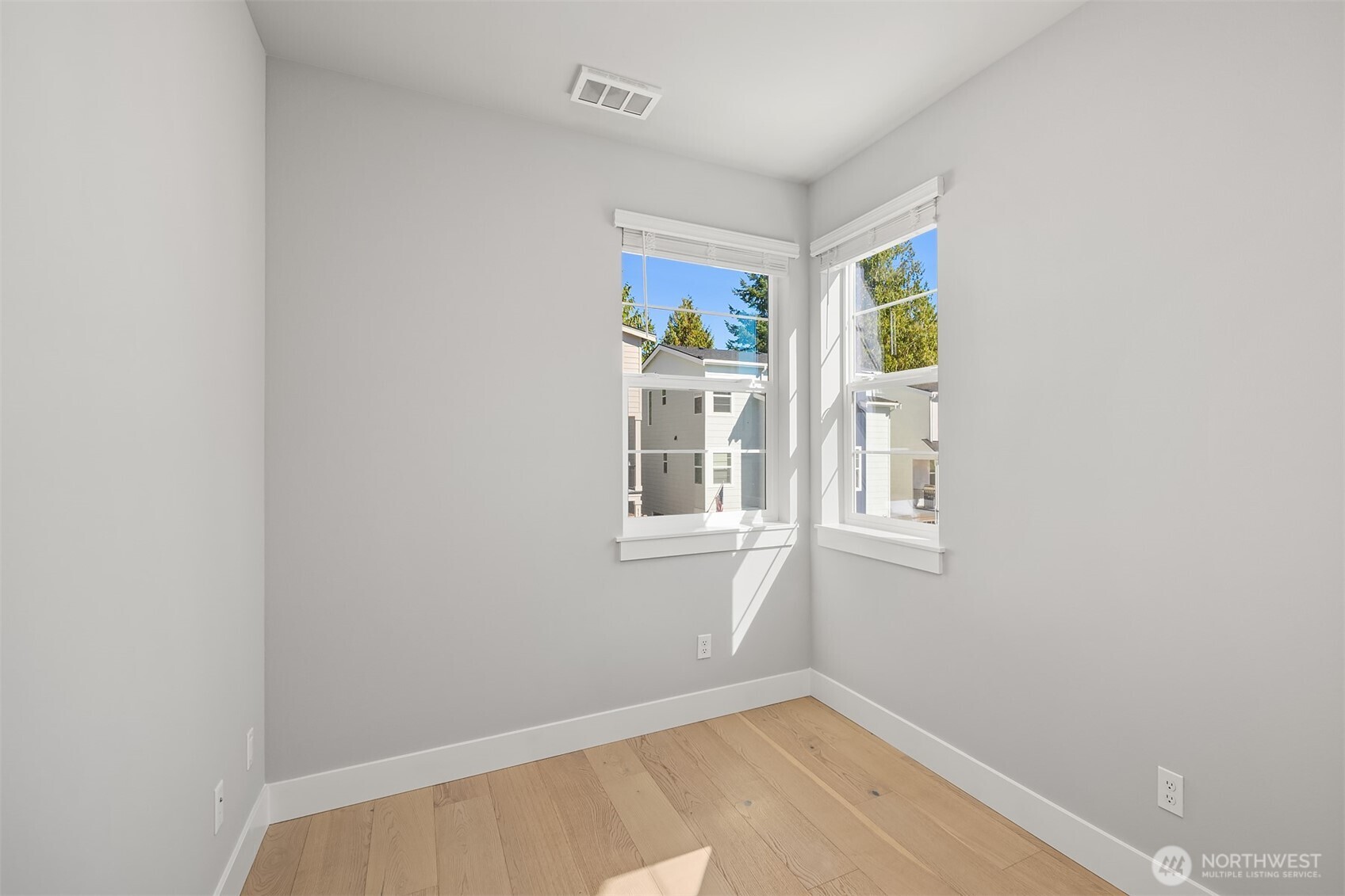 10 160th Place Property Photo 18