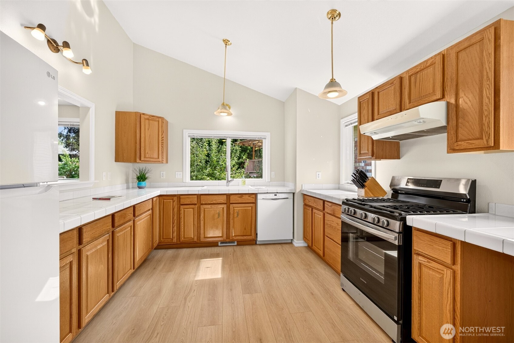 2711 169th Street Property Photo 5