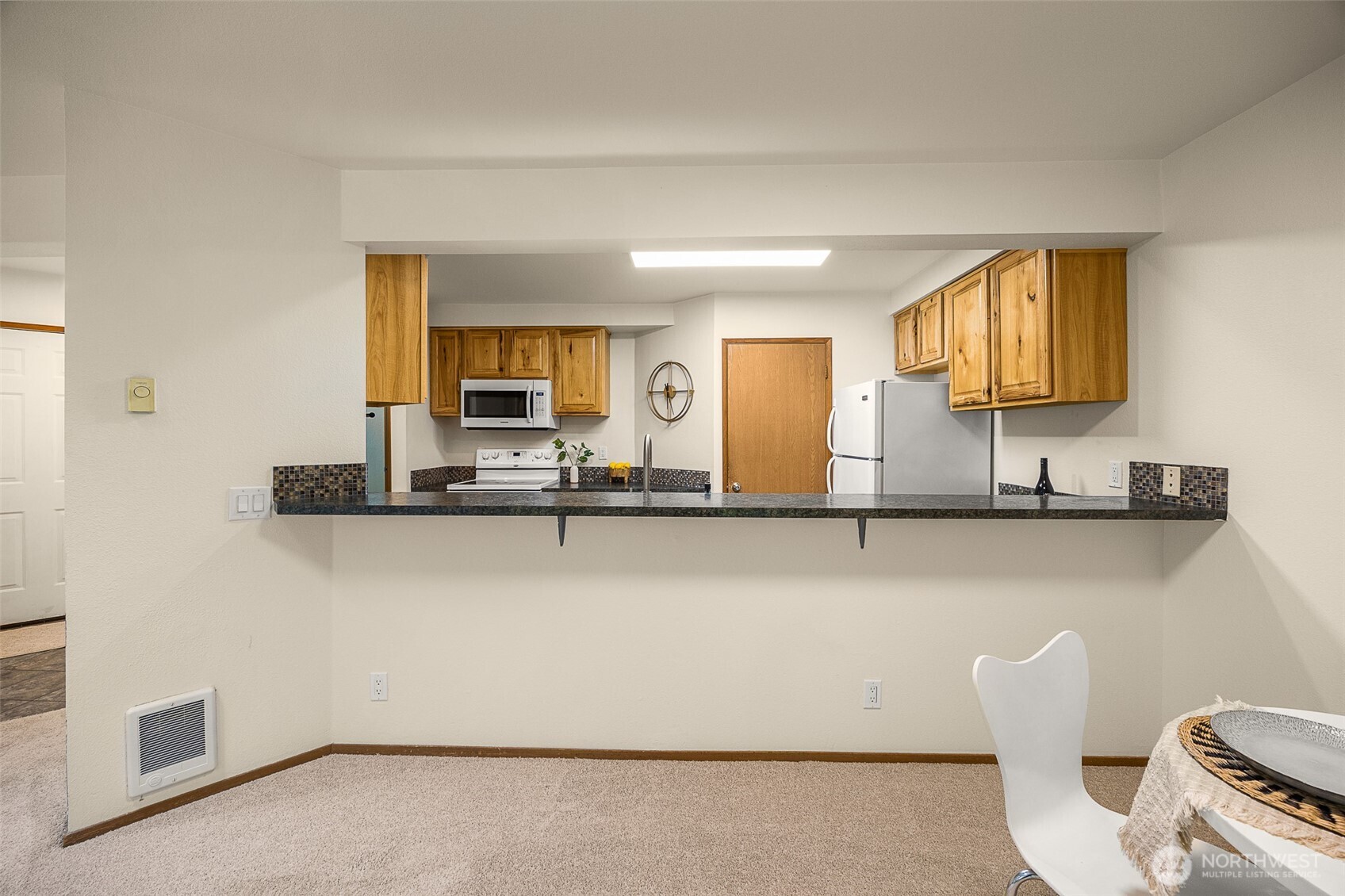 433 S Lewis Street A & B Property Photo 6