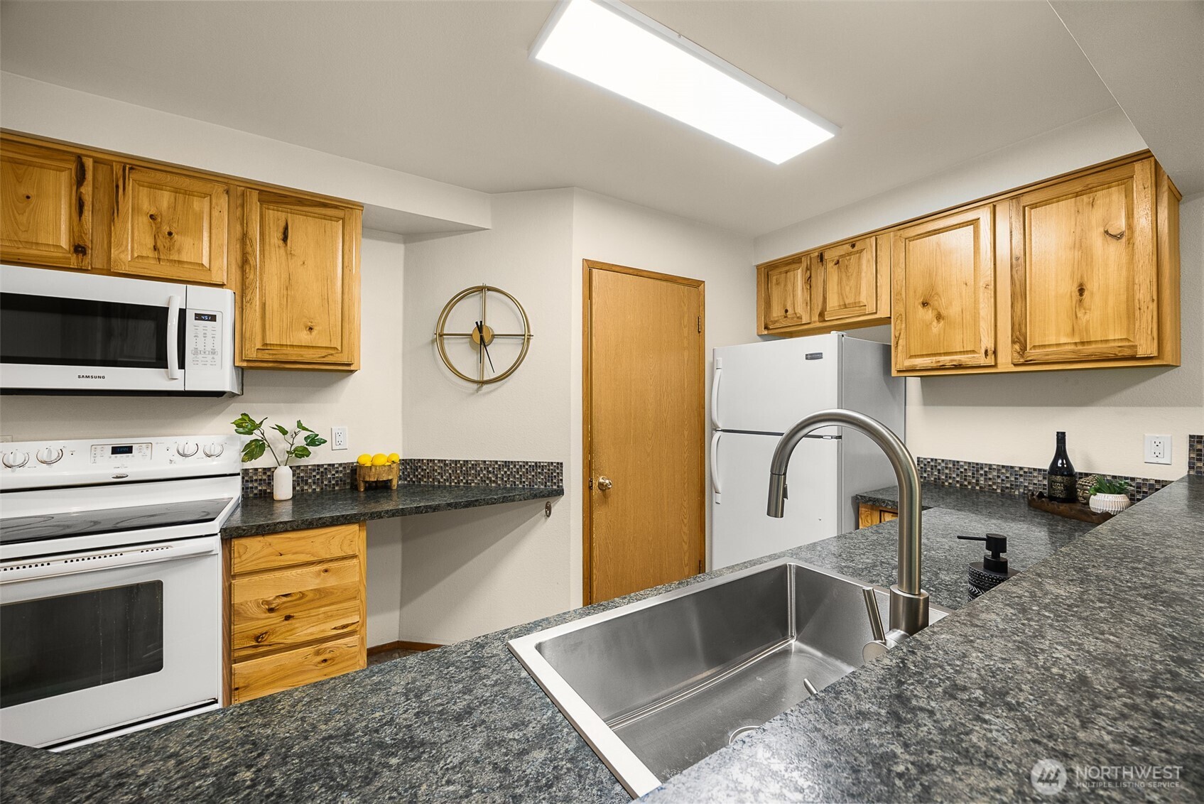 433 S Lewis Street A & B Property Photo 10