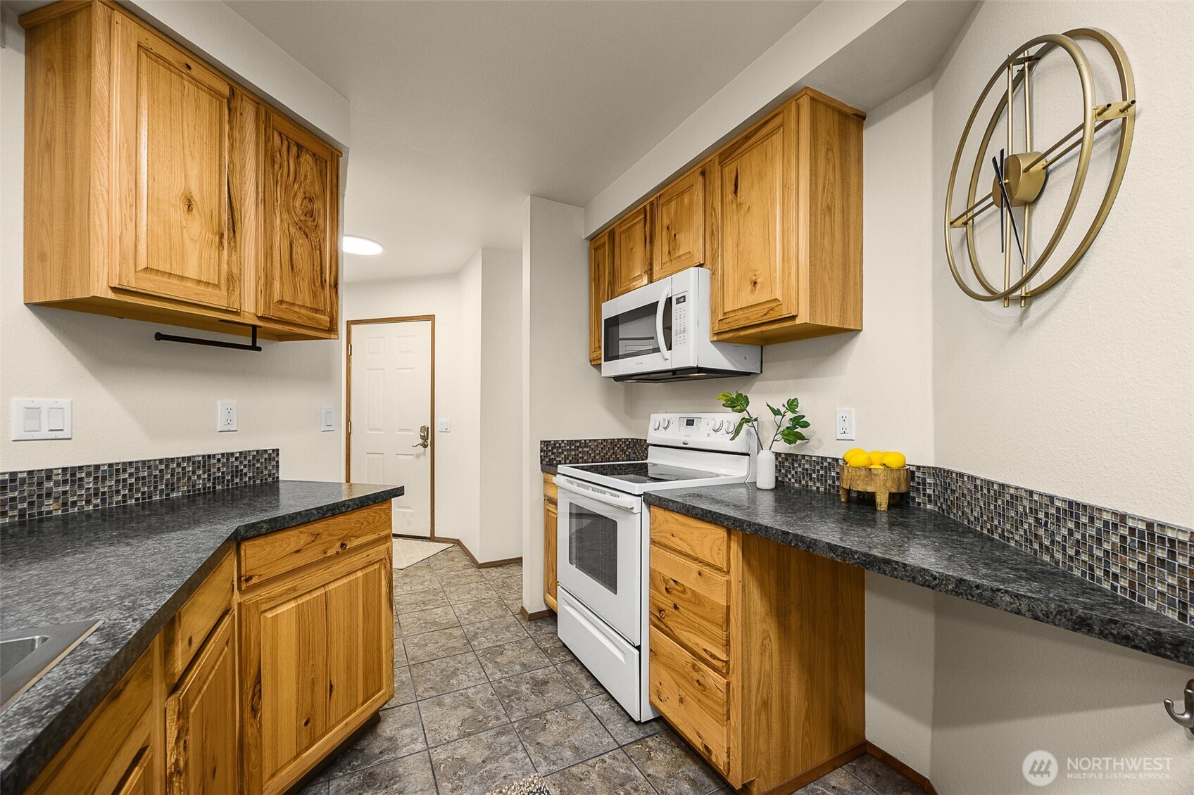 433 S Lewis Street A & B Property Photo 13