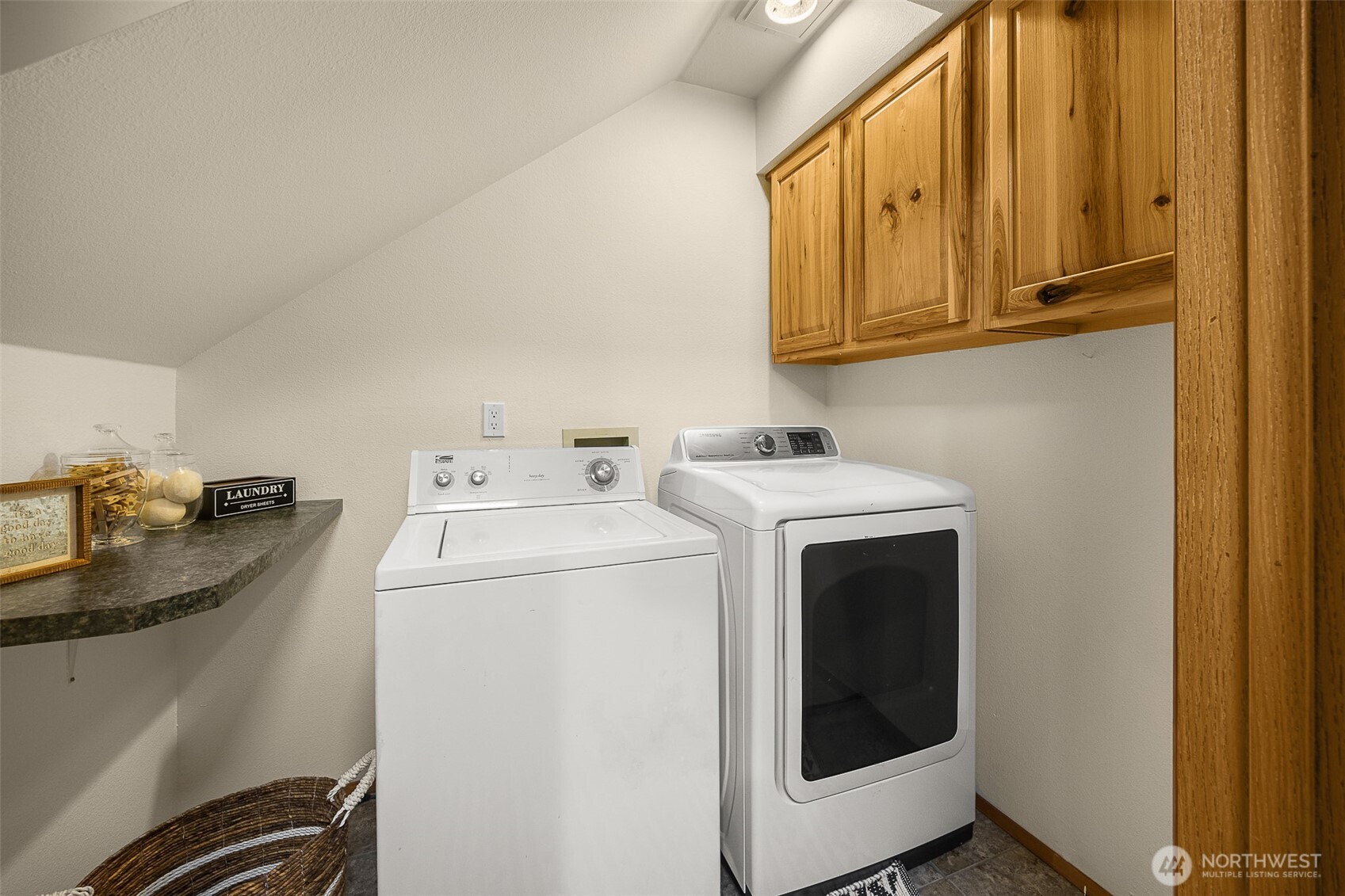 433 S Lewis Street A & B Property Photo 14