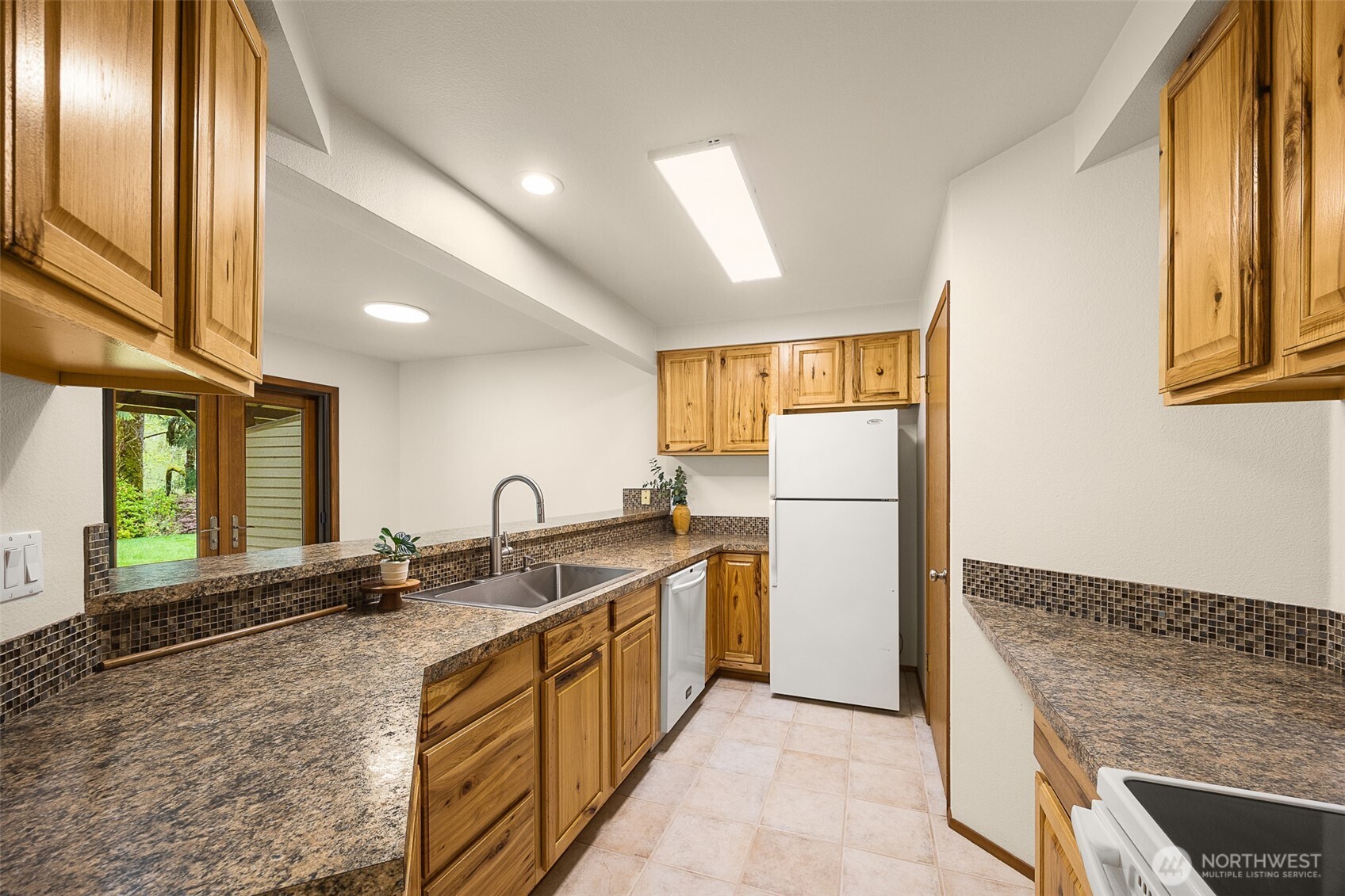 433 S Lewis Street A & B Property Photo 19