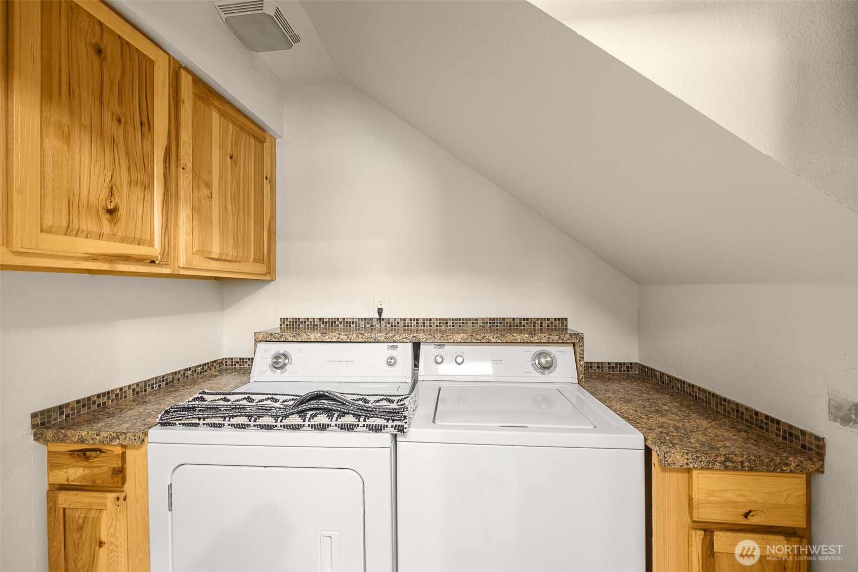 433 S Lewis Street A & B Property Photo 22