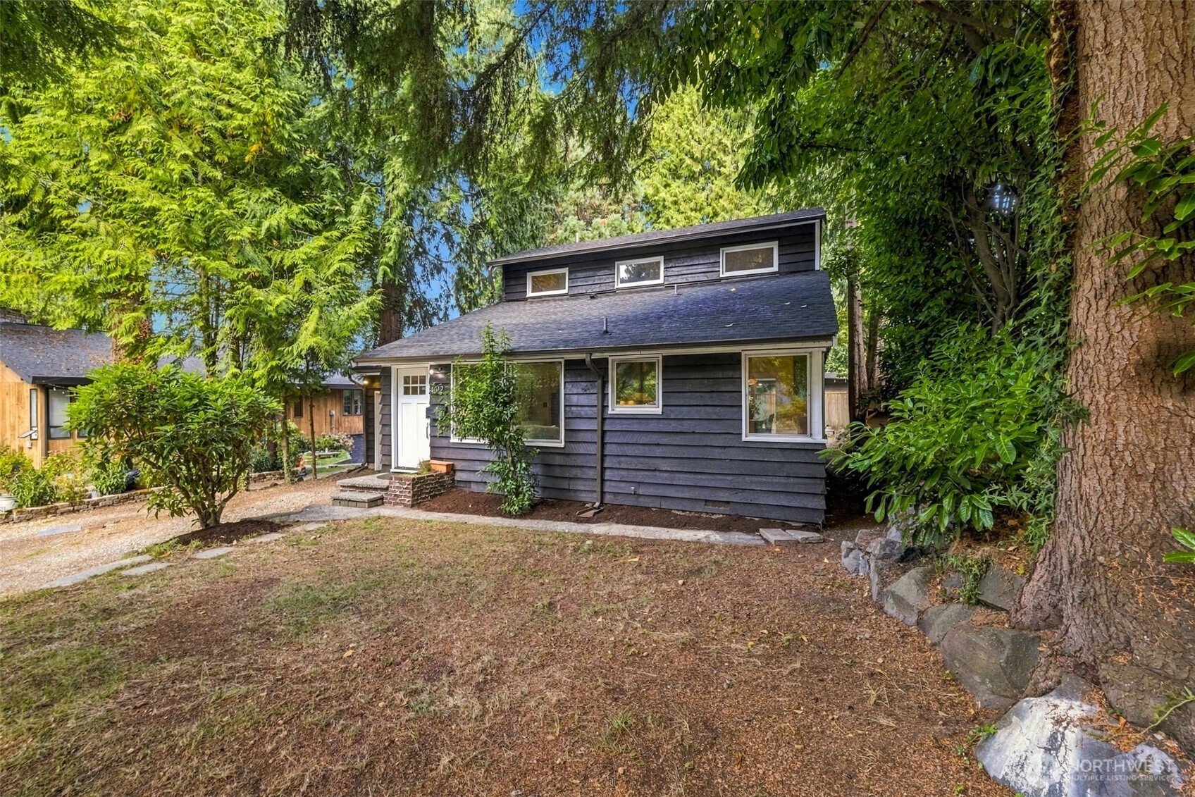 4512 Sw Director Place Property Photo 4
