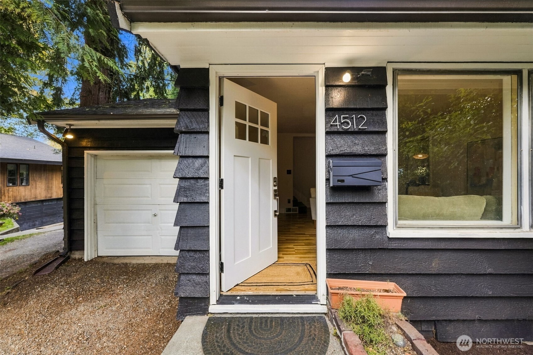 4512 Sw Director Place Property Photo 5