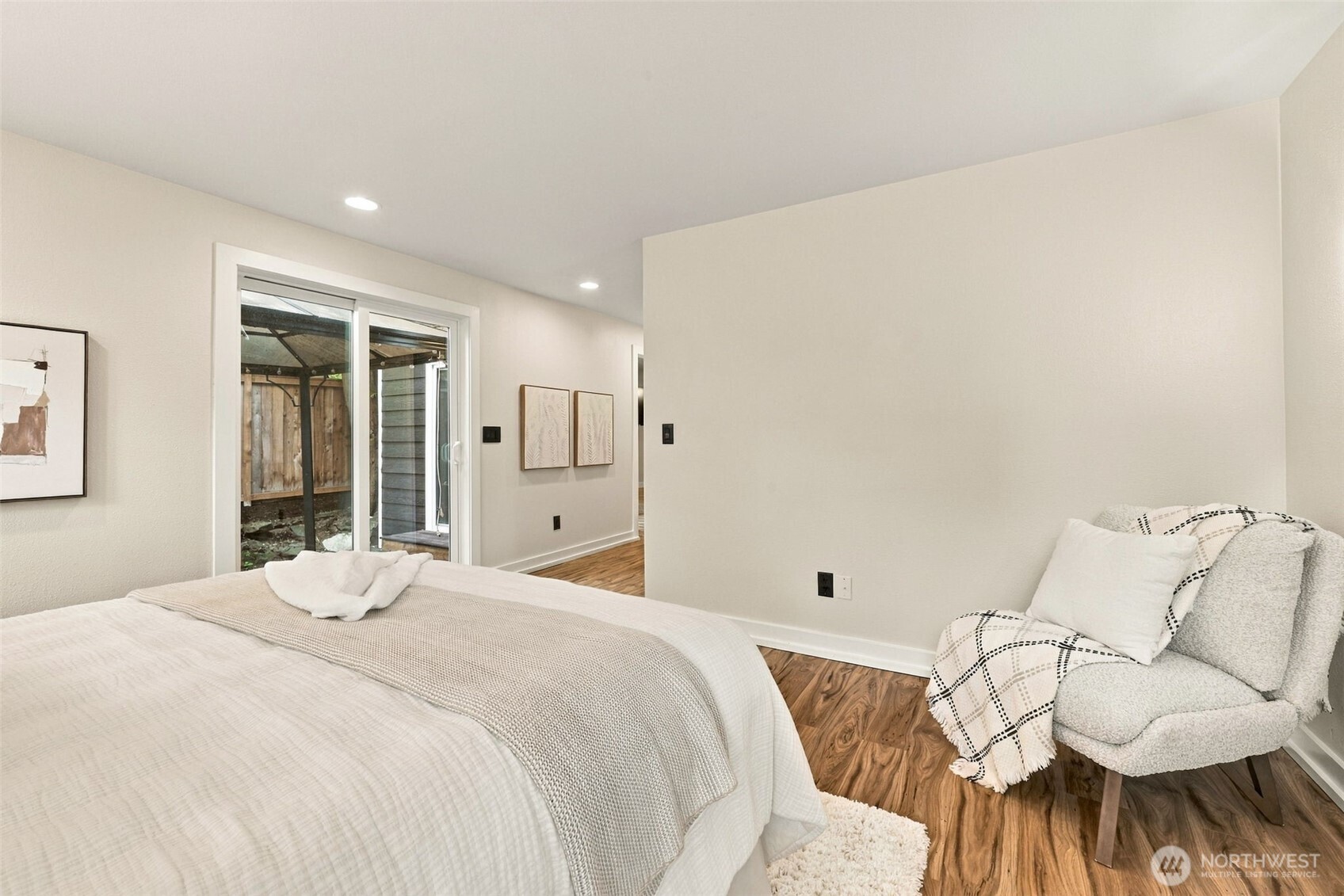 4512 Sw Director Place Property Photo 16