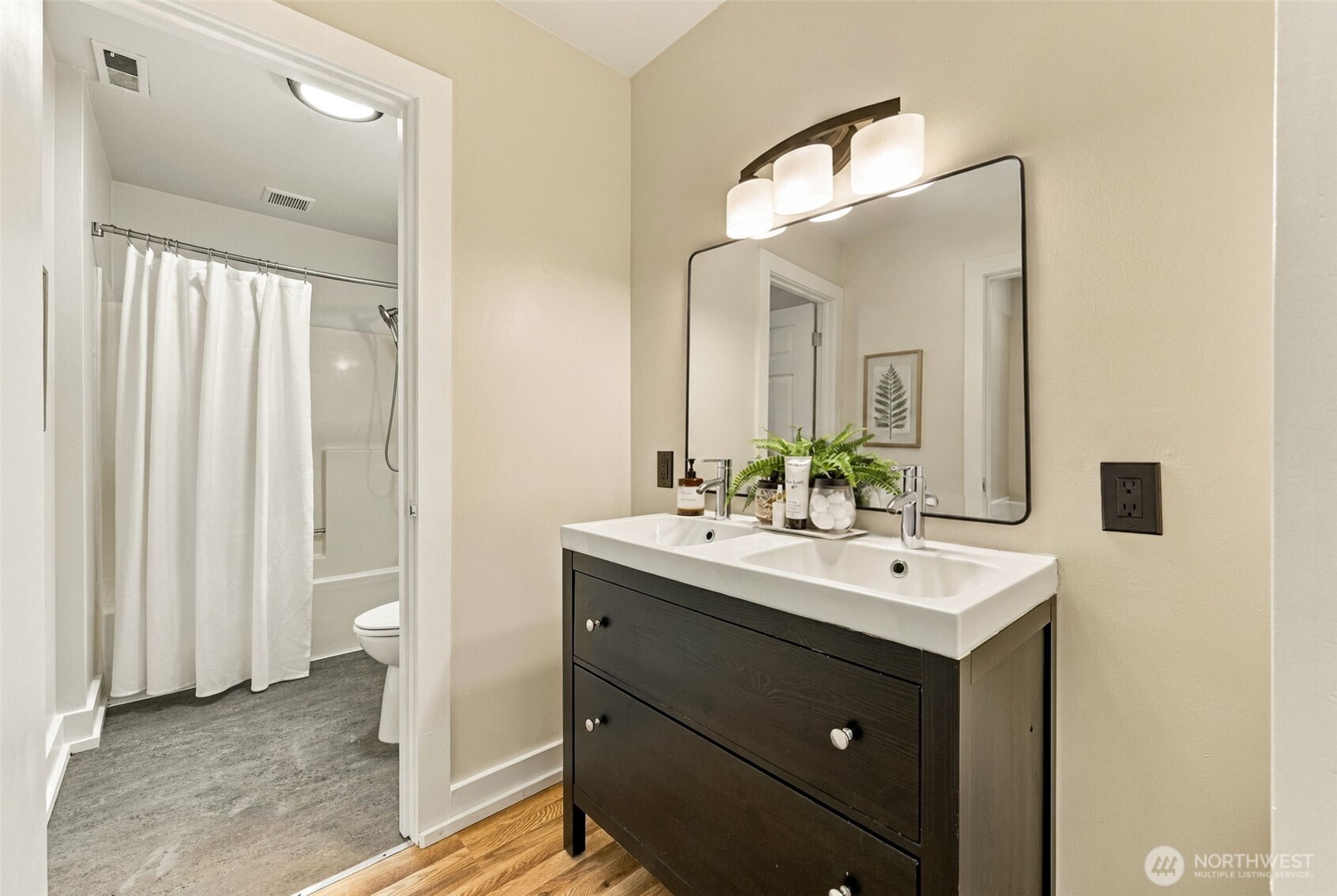 4512 Sw Director Place Property Photo 24