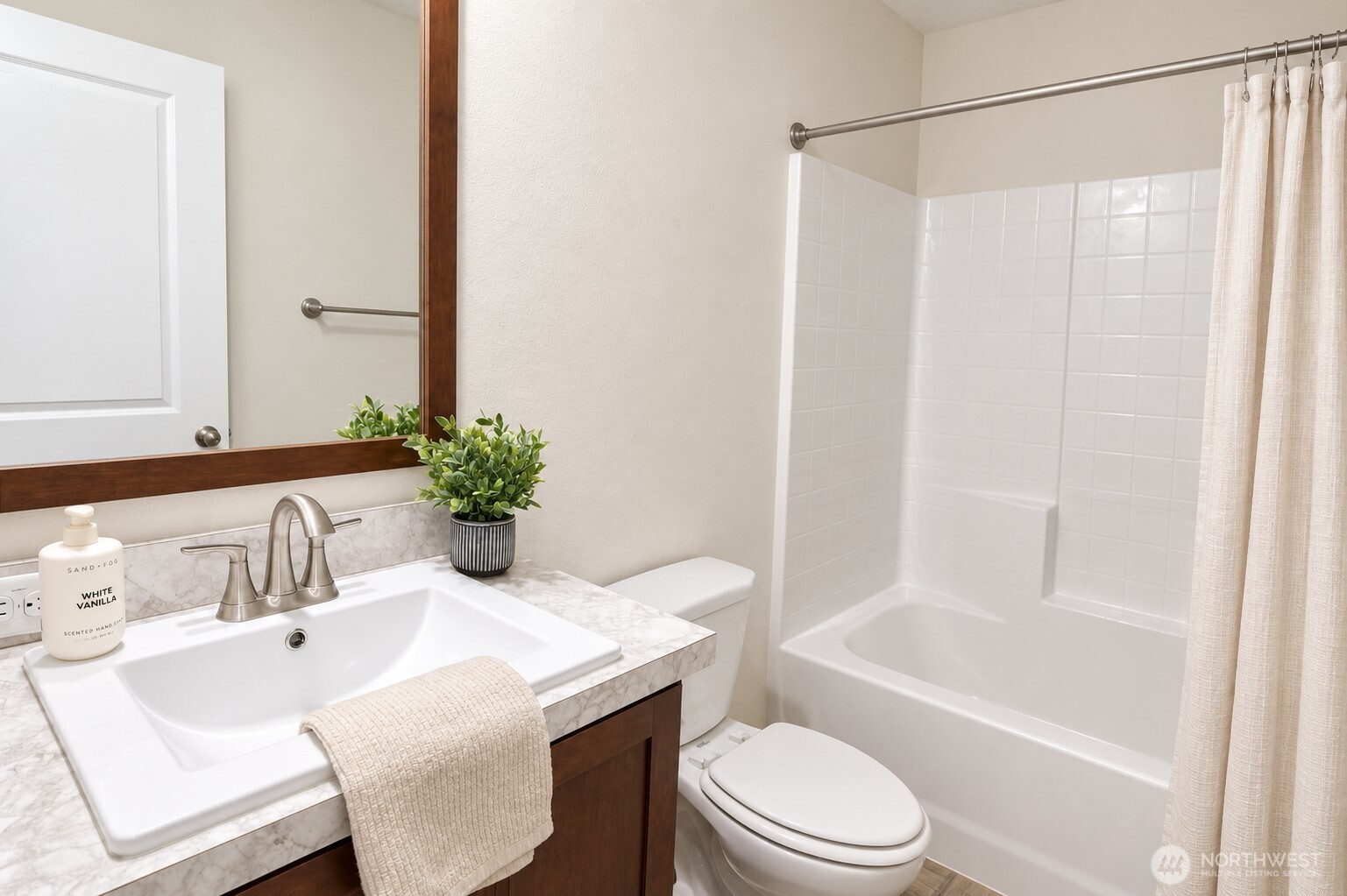 3673 Galiano Drive Property Photo 9
