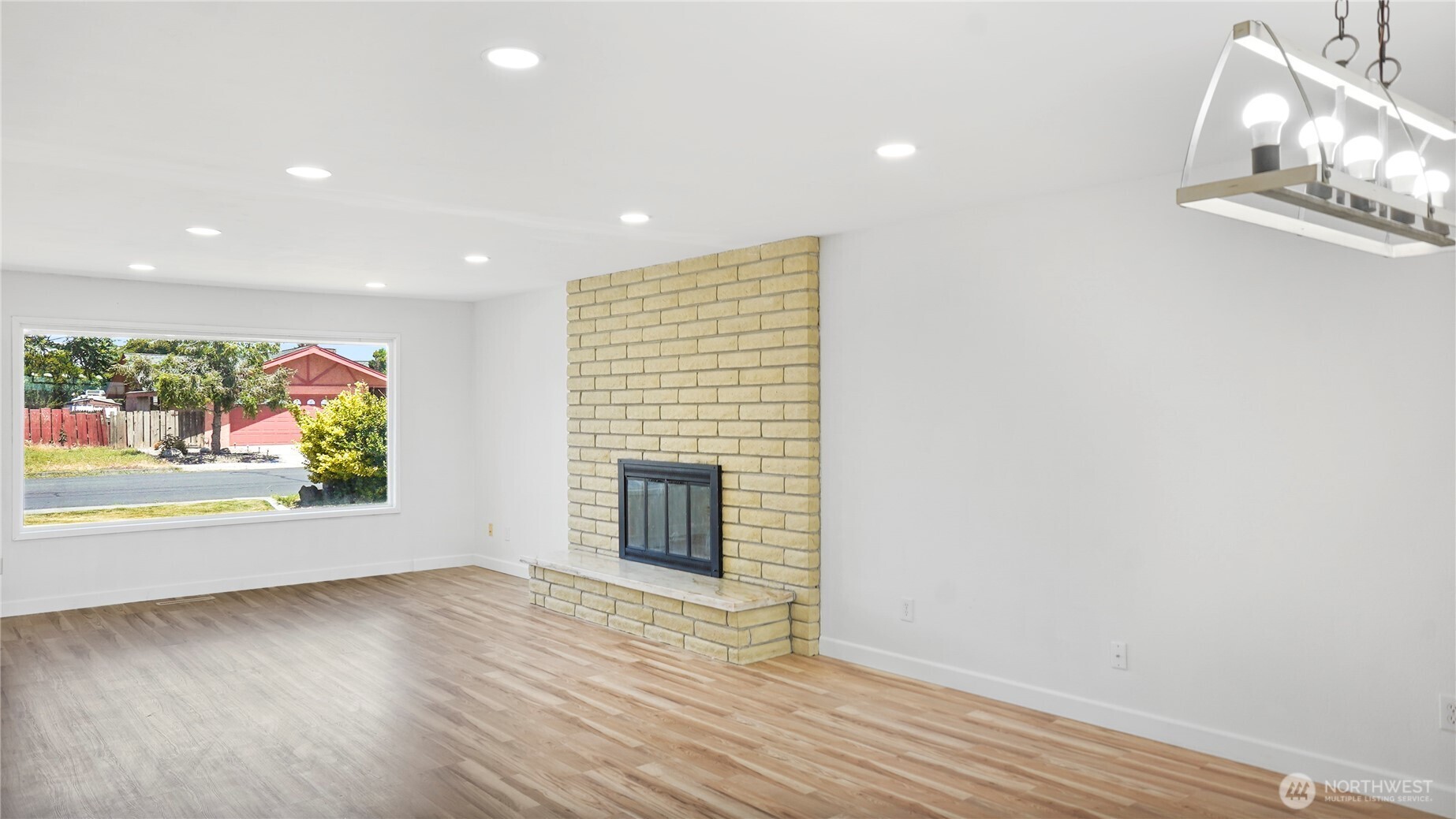 1200 E Ash Street Property Photo 4