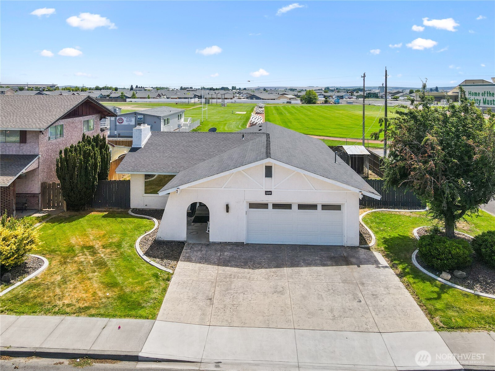 1200 E Ash Street Property Photo 10
