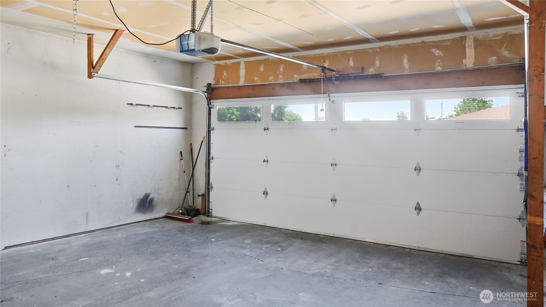 1200 E Ash Street Property Photo 15